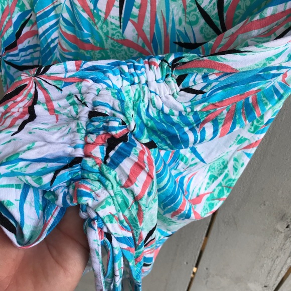 Beachy V Neck Top - Picture 5 of 6